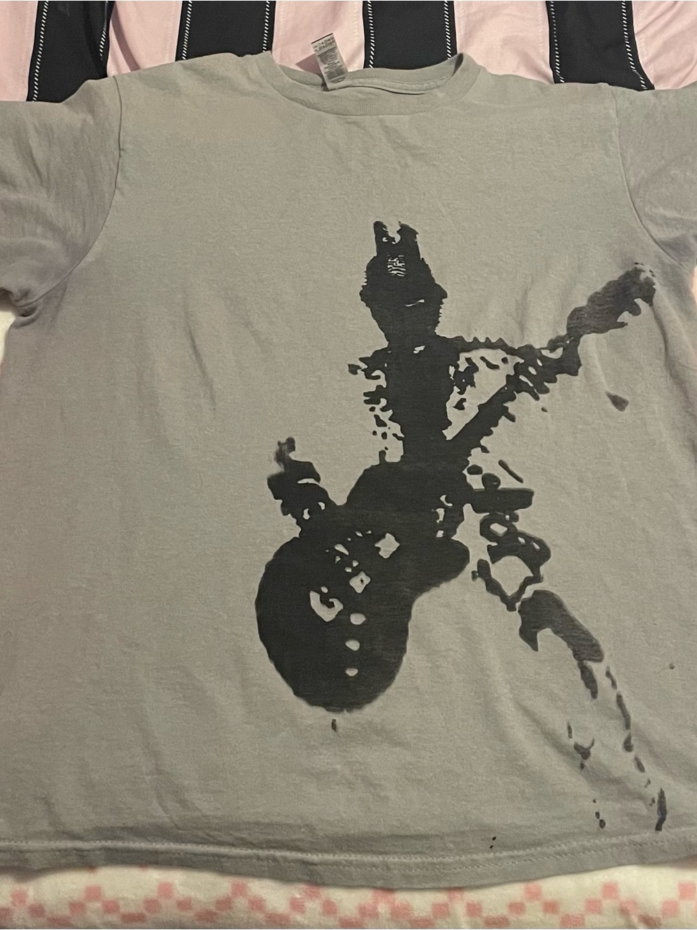 Men's Short-Sleeve Graphic Tee in Light Gray with Black Guitar Motif
